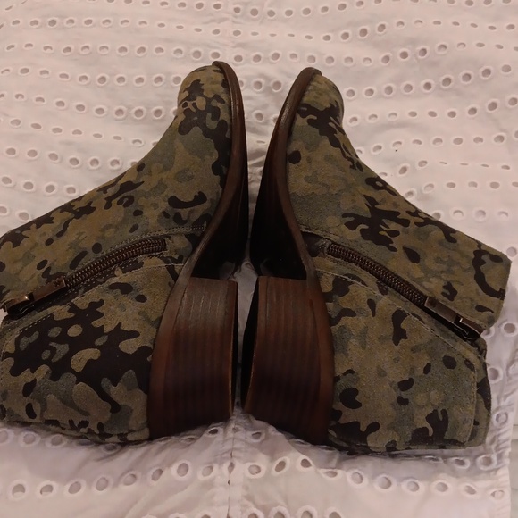 Lucky Brand Camo print Suede Booties Sz 7M - Picture 6 of 8
